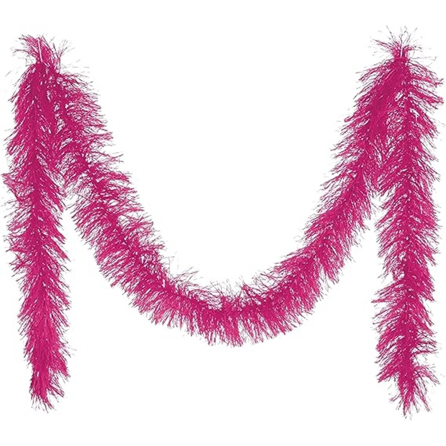 accroché comme une guirlande ou en accessoire de déguisement.