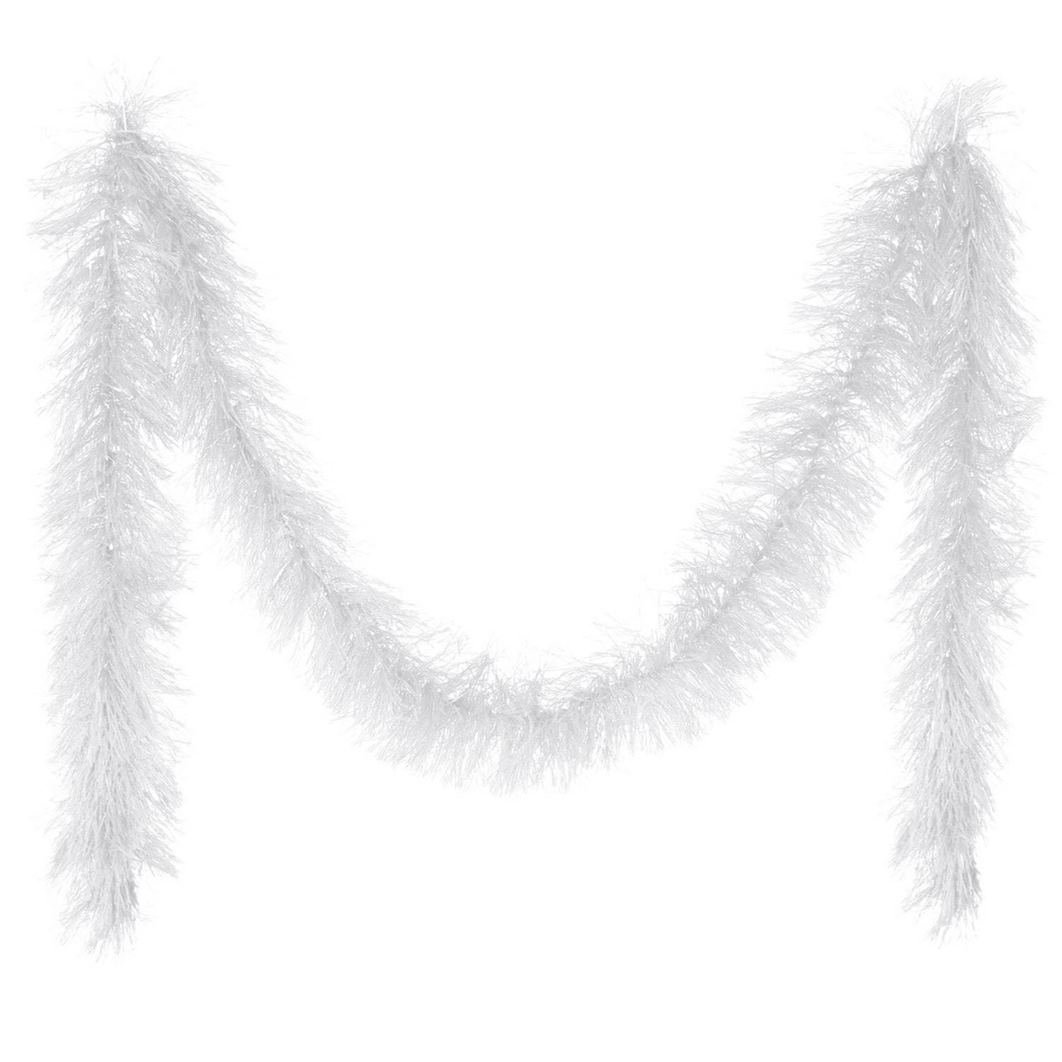 accroché comme une guirlande ou en accessoire de déguisement.