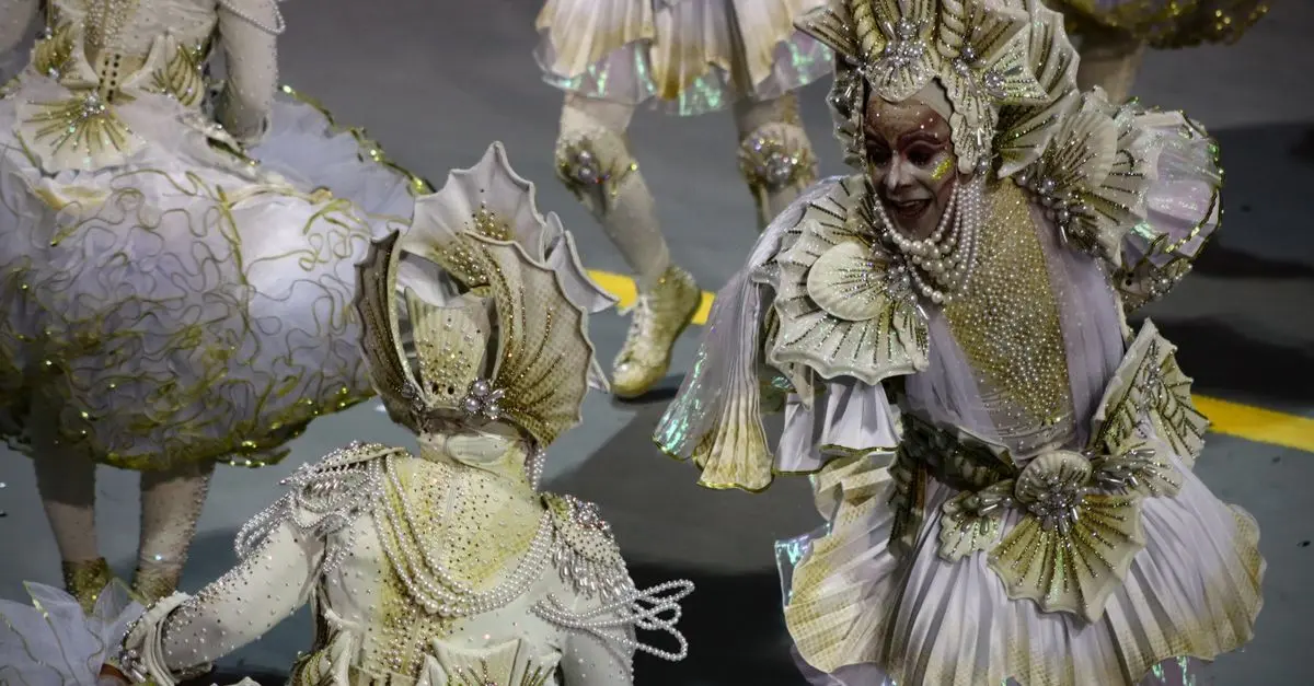 Les 10 Déguisements Indispensables pour un Carnaval Réussi